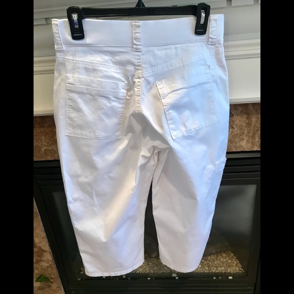 Lee Riders Cargo Capris (EUC) - Picture 3 of 12